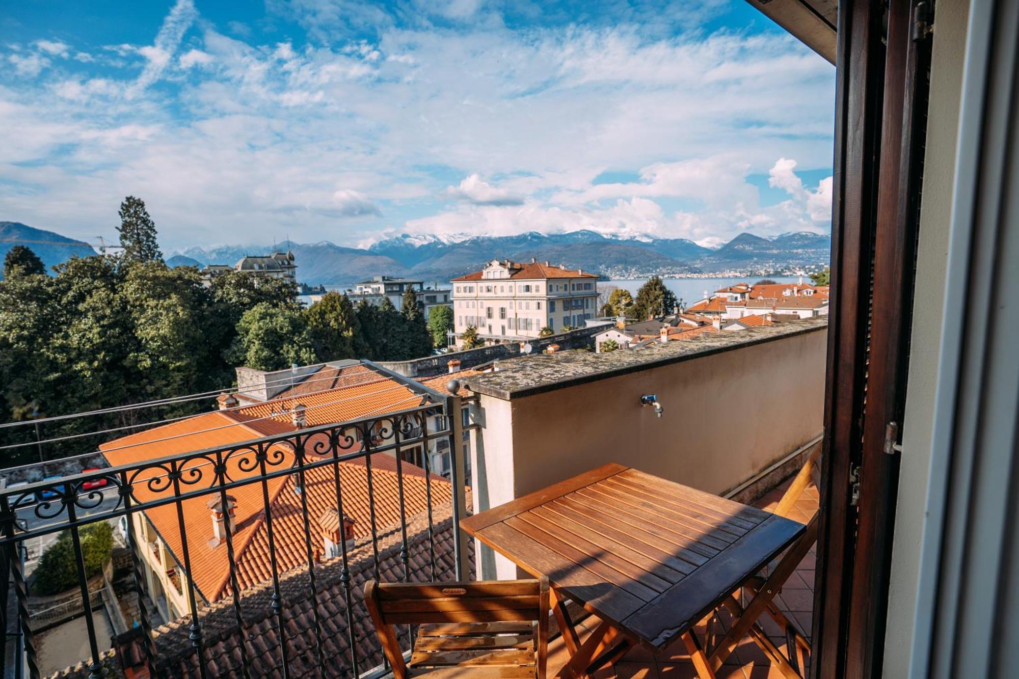 Suite Romantic vista Lago Stresa Esterno foto