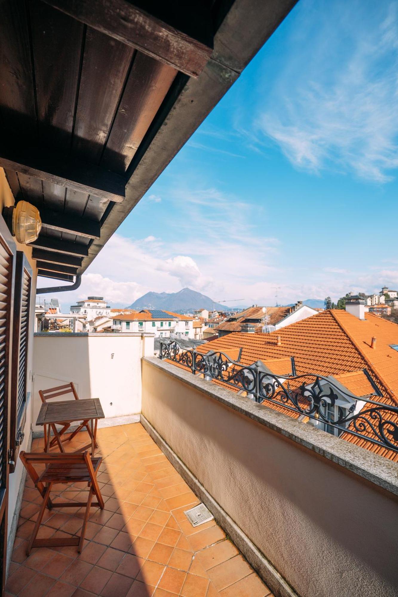 Suite Romantic vista Lago Stresa Esterno foto